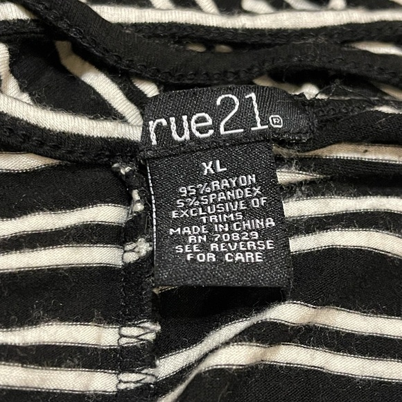 ⭐️ 6/$25 ⭐️ Rue21 Dress - Picture 3 of 5